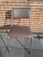 Keukenstoel., Ophalen