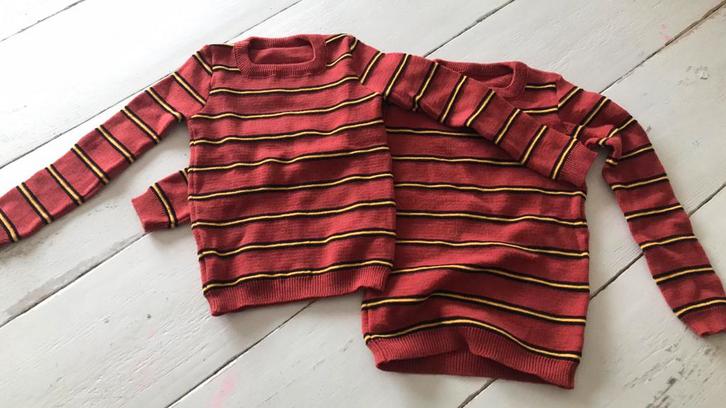 Retro kinderkleding - 2 stuks - trui en korte broek, Antiek en Kunst, Antiek | Kleding en Textiel, Kinderen, Ophalen of Verzenden