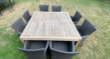 TUINTAFEL VIERKANT MET 8 STOELEN beschikbaar voor biedingen
