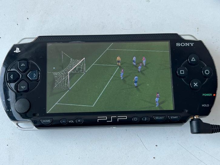Sony PSP 1004 Noire - Collector - Custom Firmware 6.61 PRO-C, Games en Spelcomputers, Spelcomputers | Sony PSP, Zo goed als nieuw