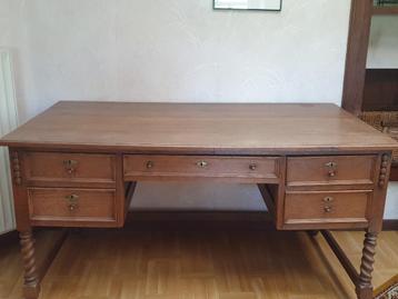 Bureau en chêne beschikbaar voor biedingen