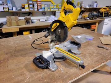 telescopische afkortzaag Dewalt beschikbaar voor biedingen