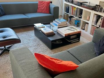 Set minimalistische design zetels beschikbaar voor biedingen