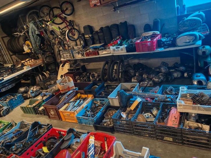 Grote partij oldtimer brommer onderdelen, Vélos & Vélomoteurs, Pièces de cyclomoteur | Oldtimers & Ancêtres, Utilisé, Enlèvement