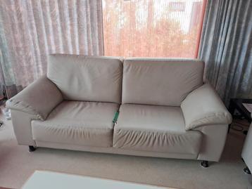 Gratis 3 zit zetel beschikbaar voor biedingen