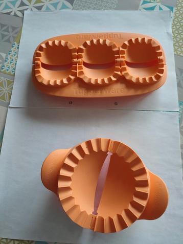 Tupperware vormen ((appel)flap plus empanadas beschikbaar voor biedingen