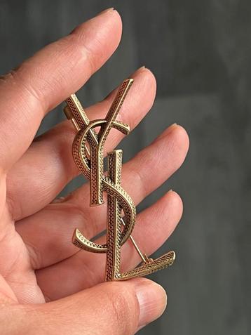 YSL brooche A must have / Goud Kleurig beschikbaar voor biedingen