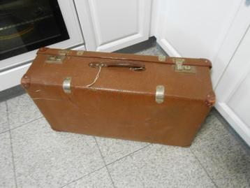 Antieke bruine reiskoffer
