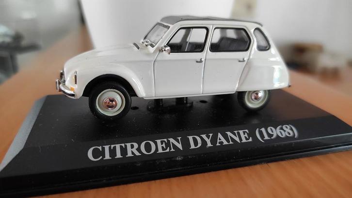 Citroën Dyane beige 1968, 1:43 in vitrinedoosje, Hobby en Vrije tijd, Modelauto's | 1:43, Ophalen of Verzenden