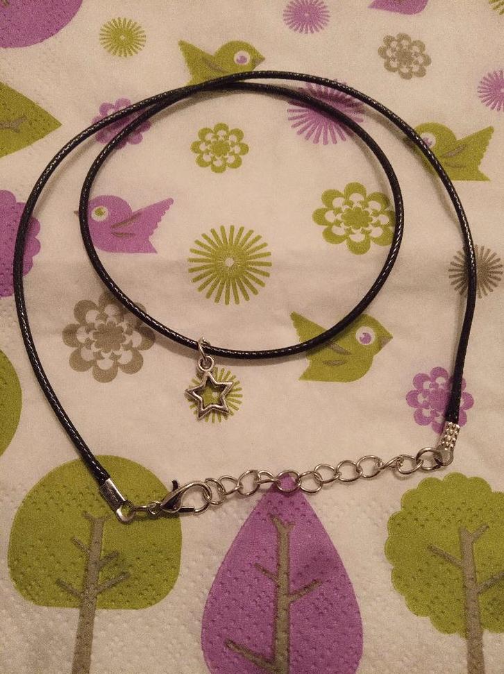 Collier hongrois avec étoile/neuf, Bijoux, Sacs & Beauté, Colliers, Neuf, Argent, Argent, Réglable, Enlèvement ou Envoi