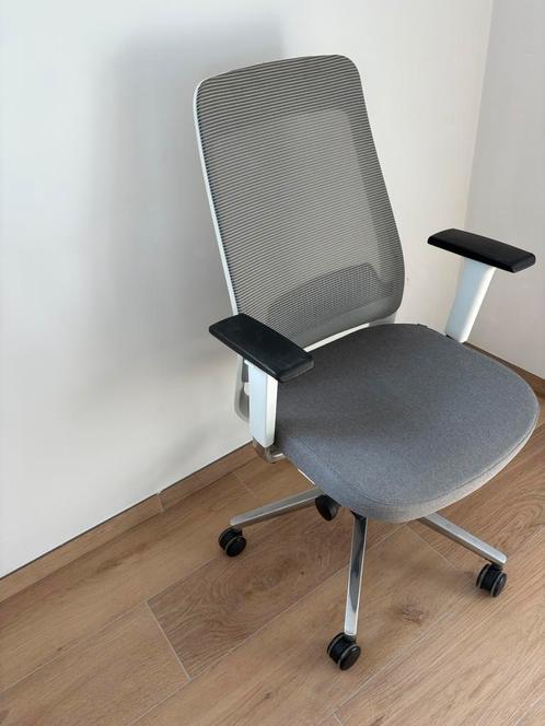 Bene bureaustoel – ergonomisch design, wit/grijs, topstaat, Huis en Inrichting, Bureaustoelen, Zo goed als nieuw, Bureaustoel
