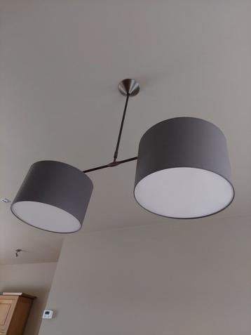 Hanglamp met twee kappen beschikbaar voor biedingen
