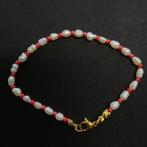 Bracelet avec perles d'eau douce et rocailles rouges, Or, Avec bracelets à breloques ou perles, Enlèvement ou Envoi, Blanc