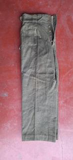 Ancien pantalon kaki, Collections, Enlèvement