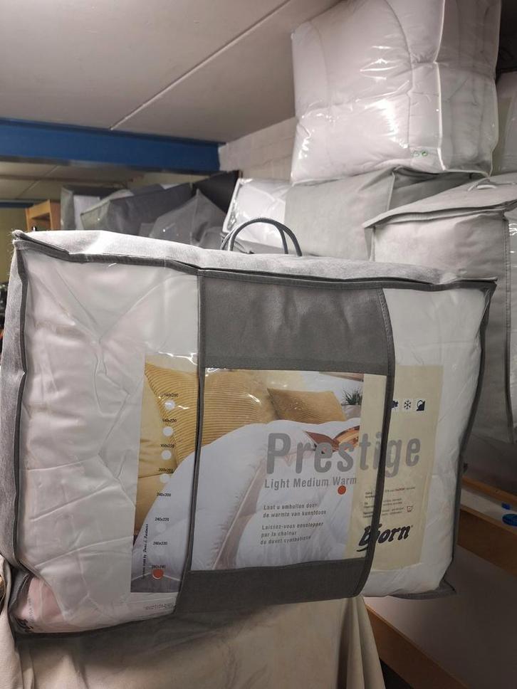 Couettes et draps-housses 100 % coton et 100 % satin, Maison & Meubles, Chambre à coucher | Linge de lit, Enlèvement