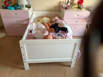 Peuterbed met zo goed als nieuw matras beschikbaar voor biedingen