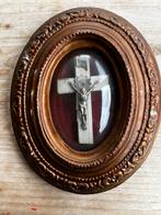Kruisbeeld in kader, Antiek en Kunst, Antiek | Religieuze voorwerpen, Ophalen