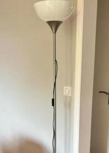 Staande lamp - Ikea beschikbaar voor biedingen