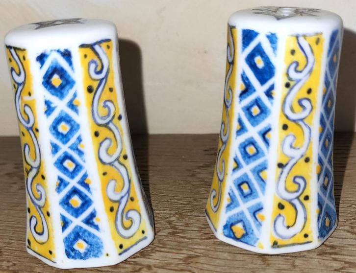 Handbeschilderde Moorse keramische peper- en zoutvaatje, Antiek en Kunst, Antiek | Keramiek en Aardewerk, Ophalen of Verzenden