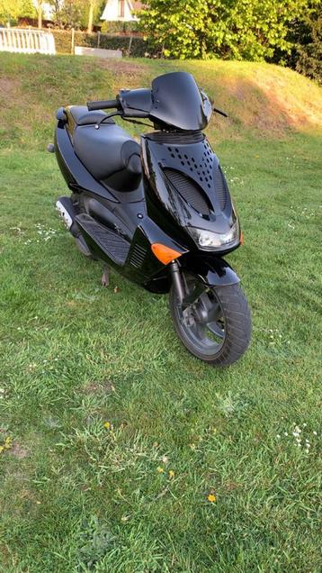 Aprilia sr50 tekoop/te ruil, Fietsen en Brommers, Ophalen, Zo goed als nieuw