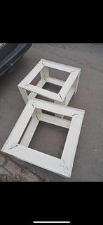 Twee risers voor machines, Ophalen, Zo goed als nieuw