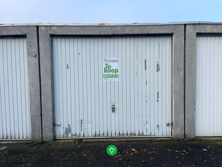 Afgesloten garagebox in centrum Roeselare, Immo, Garages en Parkeerplaatsen, Provincie West-Vlaanderen