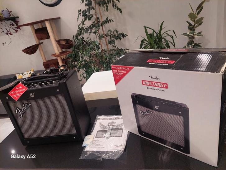 Fender Mustang 1 v. 2, Muziek en Instrumenten, Versterkers | Bas en Gitaar, Zo goed als nieuw, Gitaar, Minder dan 50 watt, Ophalen