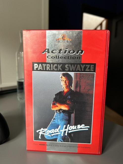 Road House - VHS - Patrick Swayze, Cd's en Dvd's, VHS | Film, Zo goed als nieuw, Actie en Avontuur, Ophalen of Verzenden