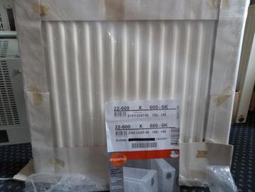 Radiateur neuf 60x60cm type 22, 1012 watts