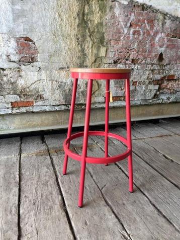 Rode Factory Falcon barkruk | 77cm | 54 op voorraad, Huis en Inrichting, Barkrukken, 5 krukken of meer, Met voetsteun, 60 tot 90 cm
