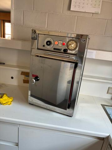 Sterilisateur à air chaud (220 oC) beschikbaar voor biedingen
