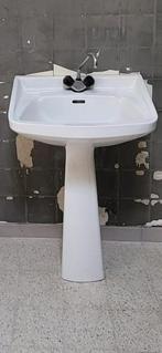 Mooie lavabo op voet, Ophalen