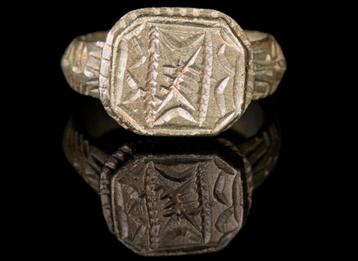 Middeleeuwse legioens bronzen ring beschikbaar voor biedingen