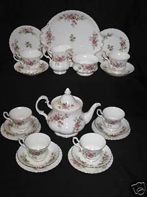 ROYAL ALBERT Moss Rose porselein Thee servies 22 stuks, Huis en Inrichting, Keuken | Servies, Zo goed als nieuw, Compleet servies