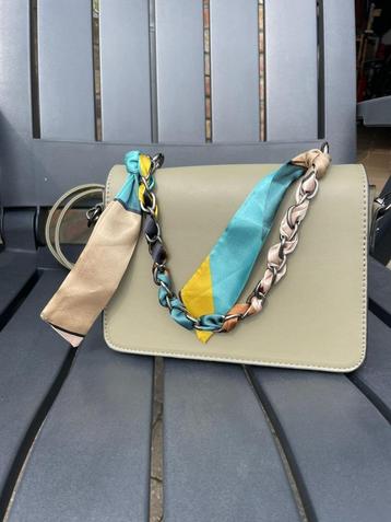 Sac à main couleur olive  beschikbaar voor biedingen