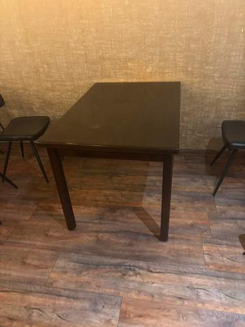 Eettafel 4-6 personen beschikbaar voor biedingen