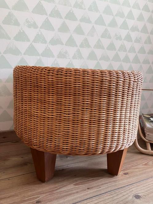 Rotan poef, Huis en Inrichting, Zetels | Voetbanken en poefs, Zo goed als nieuw, Ophalen of Verzenden