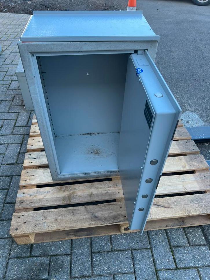 Très grand coffre-fort 80 cm/50/36 cm de marque Sthalschrank, Maison & Meubles, Extincteurs & Coffres-forts, Utilisé, Coffre-fort
