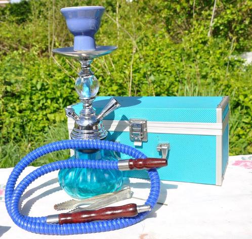 chicha en verre bleu  et metal avec valisette coffre, Verzamelen, Rookartikelen, Aanstekers en Luciferdoosjes, Zo goed als nieuw