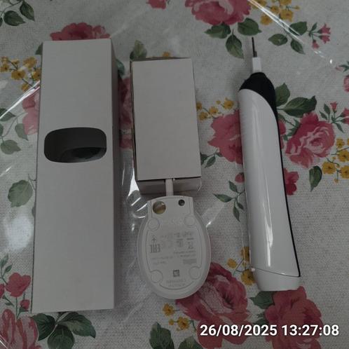 Elektrische tandenborstel Braun + Hoes + Lader + Houder +..., Handtassen en Accessoires, Uiterlijk | Mondverzorging, Nieuw, Tandenborstel