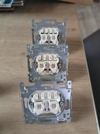 3 doubles boutons poussoirs niko ,bornes à ressort, Bricolage & Construction, Enlèvement, Neuf, Interrupteur