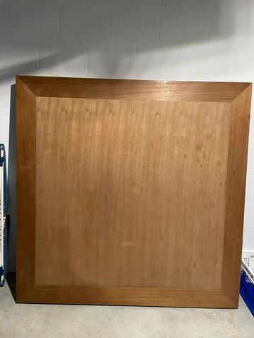 Tafel beschikbaar voor biedingen