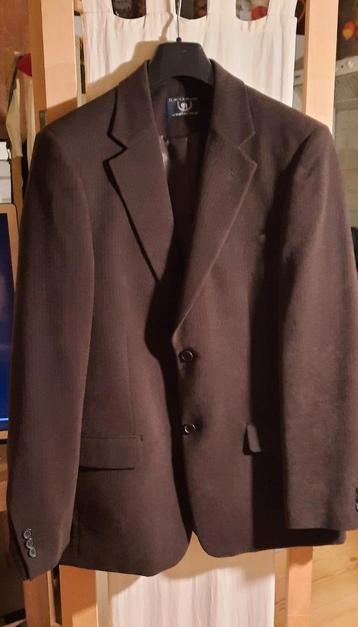 Chocoladekleurig Mannenvest beschikbaar voor biedingen