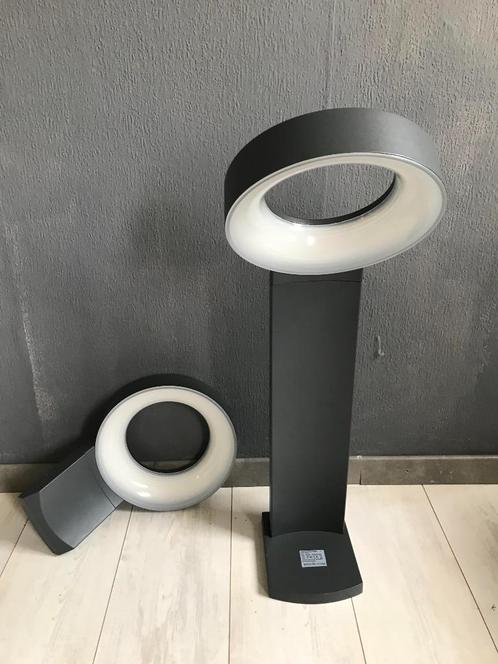 Ensemble lampe d'extérieur sur pied et applique murale Konst, Jardin & Terrasse, Éclairage extérieur, Comme neuf, Lampadaire, Aluminium