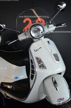 Piaggio Vespa 300 GTS met valbescherming & topkoffer, Motoren, Motoren | Piaggio, Scooter, 300 cc, Bedrijf, 1 cilinder