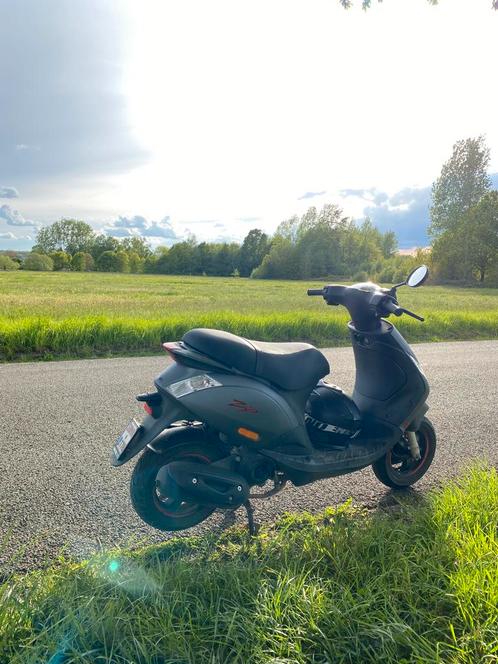 Piaggio zip B klasse 4 takt, Fietsen en Brommers, Scooters | Piaggio, Zo goed als nieuw, Zip, Klasse B (45 km/u), Benzine, Ophalen