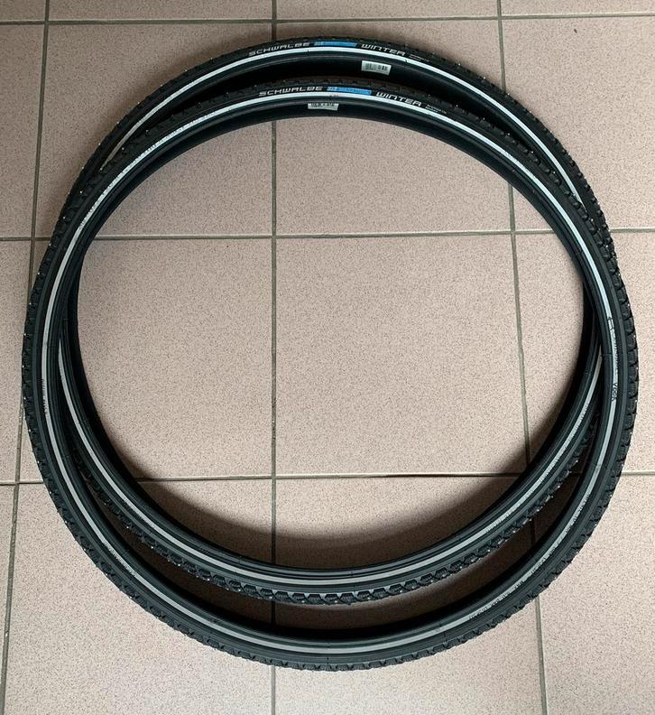 2 x pneus de vélo spike Schwalbe - 28x1,35/700x35C, Vélos & Vélomoteurs, Vélos Pièces, Comme neuf, Général, Enlèvement ou Envoi