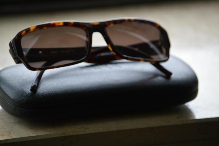 Zonnebril MEXX / mét bijpassende bril-case van Mexx, Handtassen en Accessoires, Zonnebrillen en Brillen | Heren, Zo goed als nieuw