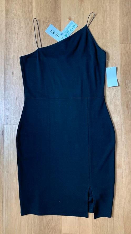 Jurk NA-KD, maat XXL (valt kleiner), zwart, nieuw !, Kleding | Dames, Jurken, Nieuw, Maat 42/44 (L), Zwart, Boven de knie, Ophalen of Verzenden