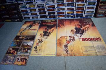 lot collection 4 affiches cinema photos goonies 1985 disponible aux enchères